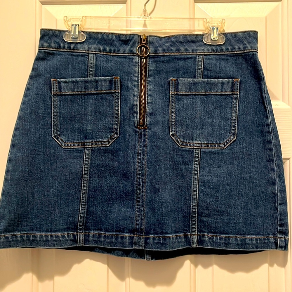 Madewell Women’s Denim Blue zip skirt cargo style .Size 31